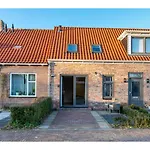 Cozy Apartment In Street Of Westkapelle